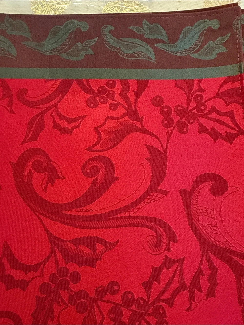 Christmas Holly & Berry set of 6 cloth placemats 19x13 in New